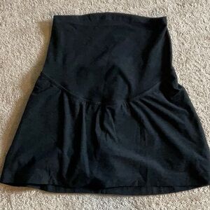 Maternity active skort. Beyond the bump by beyond yoga.